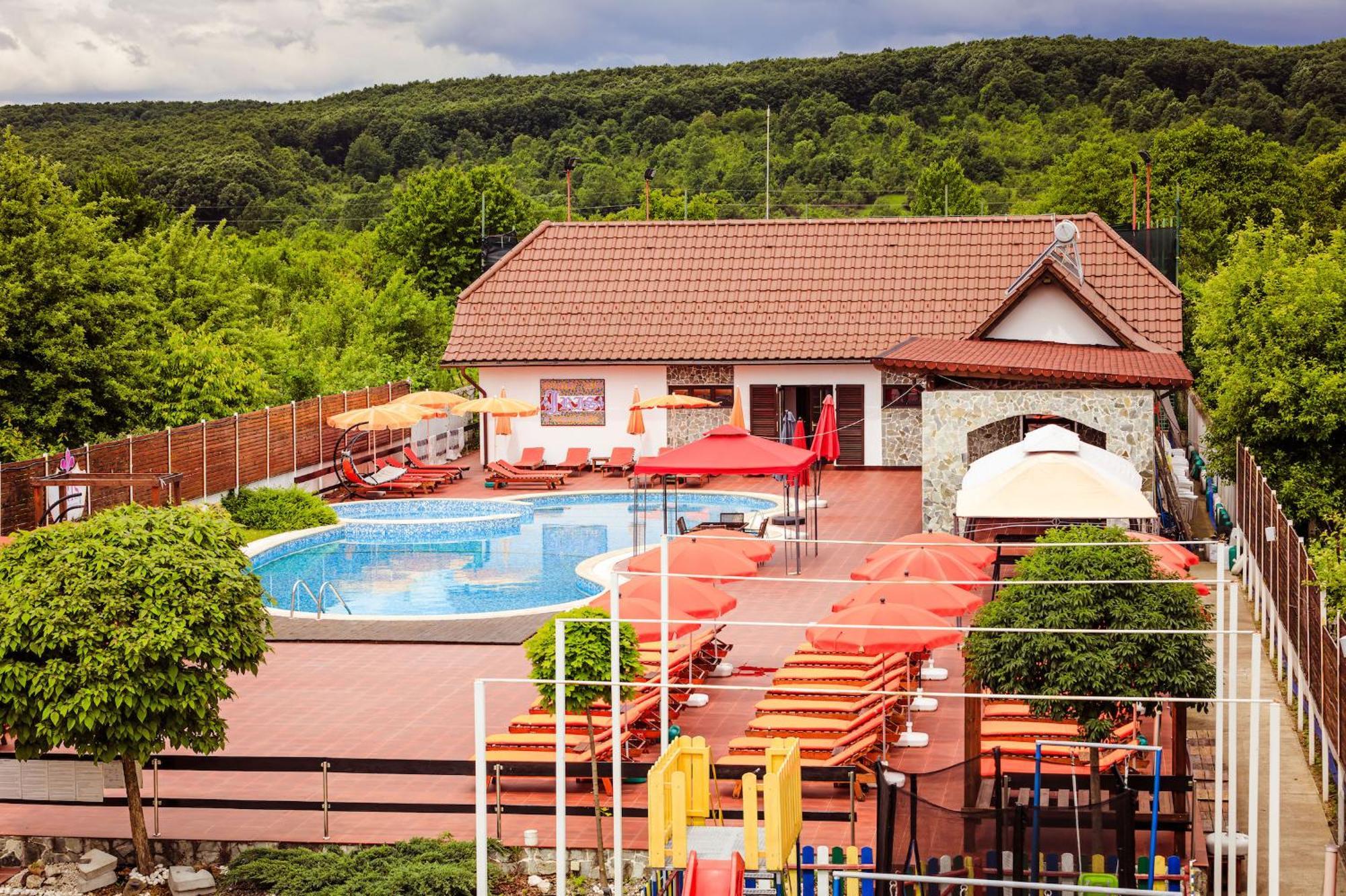Pensiunea Iris Turcineşti Extérieur photo